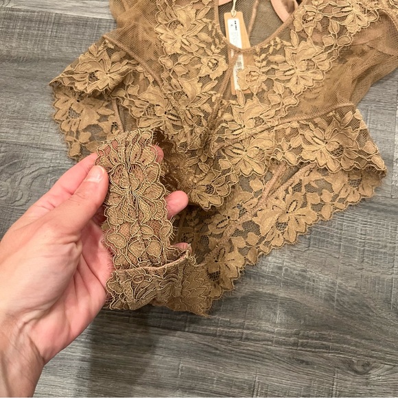 SKIMS lace balconette bodysuit - Picture 5 of 7